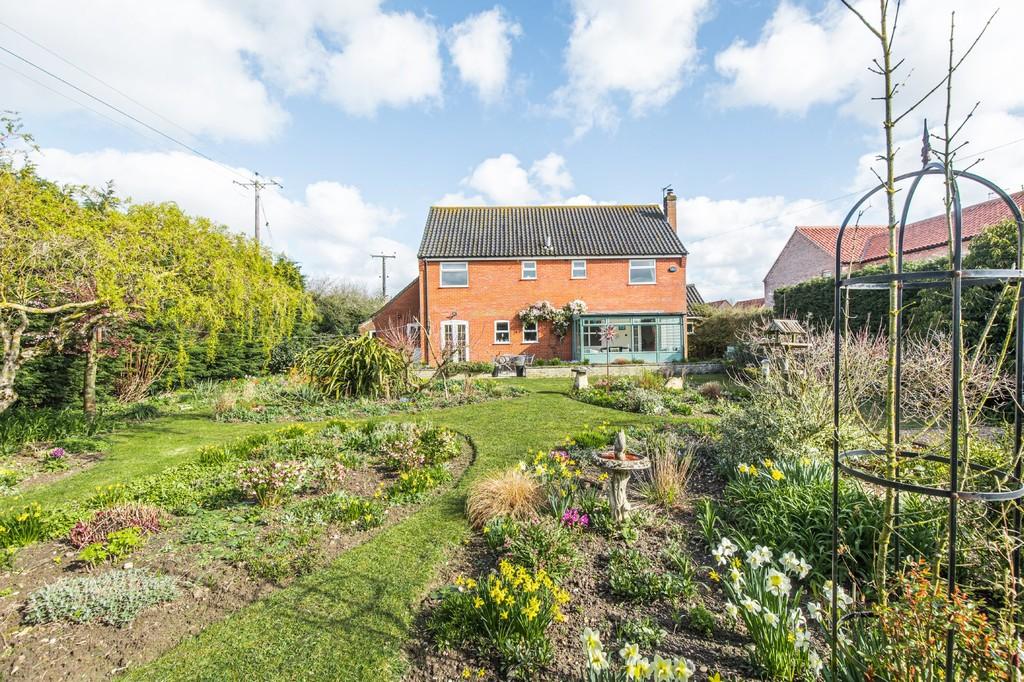 Edgefield 3 bed detached house for sale £665,000