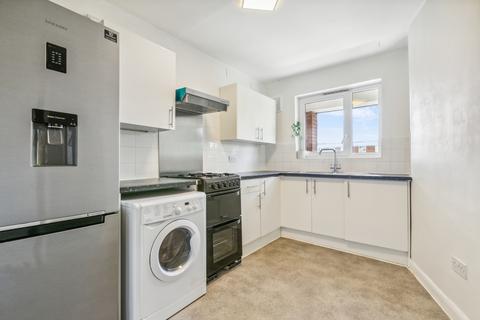 3 bedroom flat to rent, Clarence Lane, London