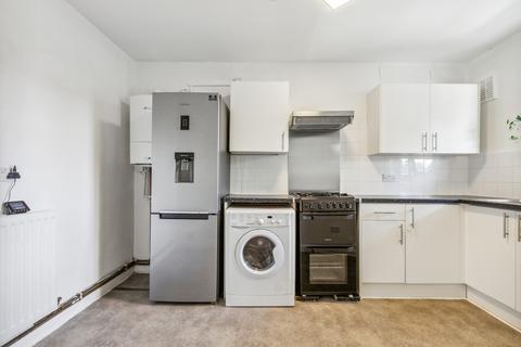 3 bedroom flat to rent, Clarence Lane, London