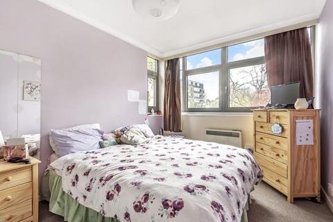 24 Holly Tree Close, London, SW19 6EA