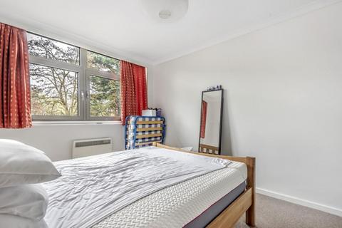 24 Holly Tree Close, London, SW19 6EA