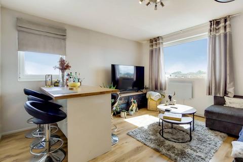 2 bedroom flat for sale - Porchester Mead, Beckenham, BR3