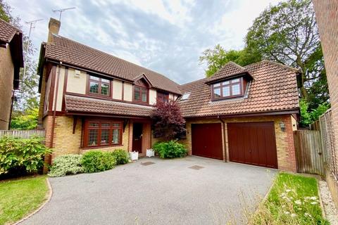 4 Chilham Close, Bexley, DA5 1GY