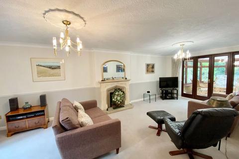 4 Chilham Close, Bexley, DA5 1GY