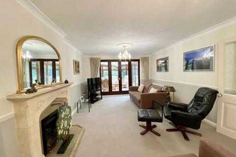 4 Chilham Close, Bexley, DA5 1GY