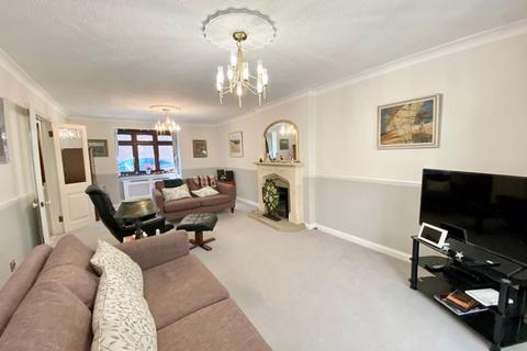 4 Chilham Close, Bexley, DA5 1GY