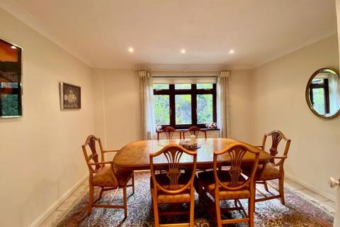 4 Chilham Close, Bexley, DA5 1GY