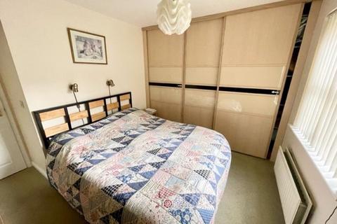 2 bedroom ground floor flat for sale - Bishopdale Court, Savile Park