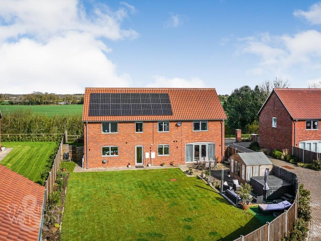 Neve Loke, Hemblington, Norwich 4 bed detached house for sale £695,000