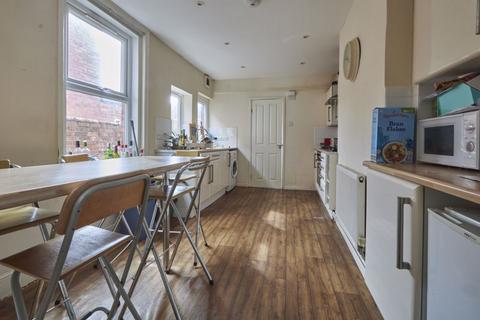 4 bedroom terraced house for sale, Monks Road, Exeter