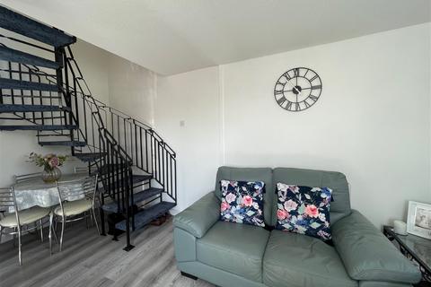 14 Bryn Nant, Caerphilly, CF83 2BZ
