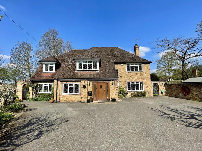 Hawks Hill, Bourne End SL8 5 bed detached house for sale £1,650,000