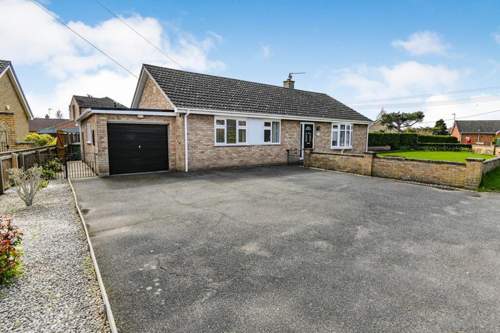 Woodgate Road, Leverington, Wisbech, PE13 5AU 3 bed detached bungalow