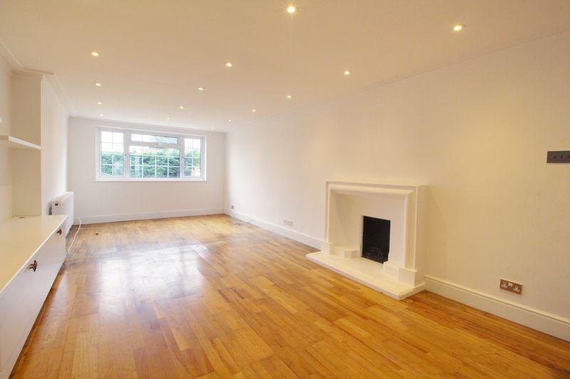 Theobalds Road, Cuffley EN6 4 bed semidetached house £2,300 pcm (£