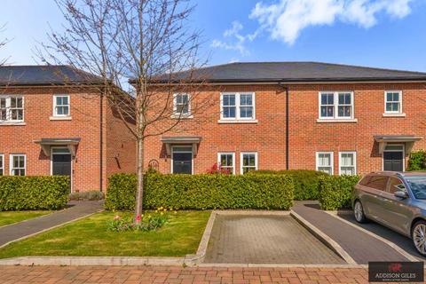 2 bedroom semi-detached house for sale - Mobbs Close, Slough, SL2