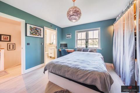 4 Mobbs Close, Stoke Poges, Slough, SL2 4FF