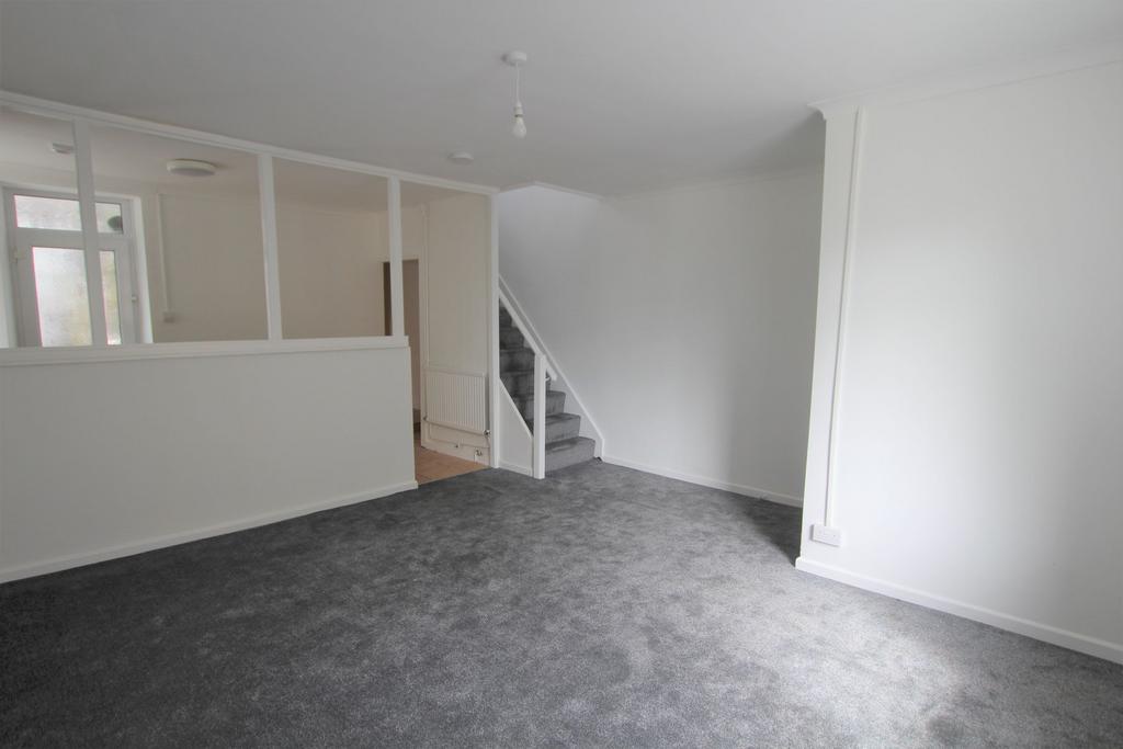 Tonypandy CF40 2 bed terraced house £600 pcm (£138 pw)