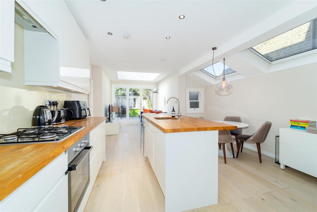 Murray Road, Ealing, London 2 bed flat £600,000