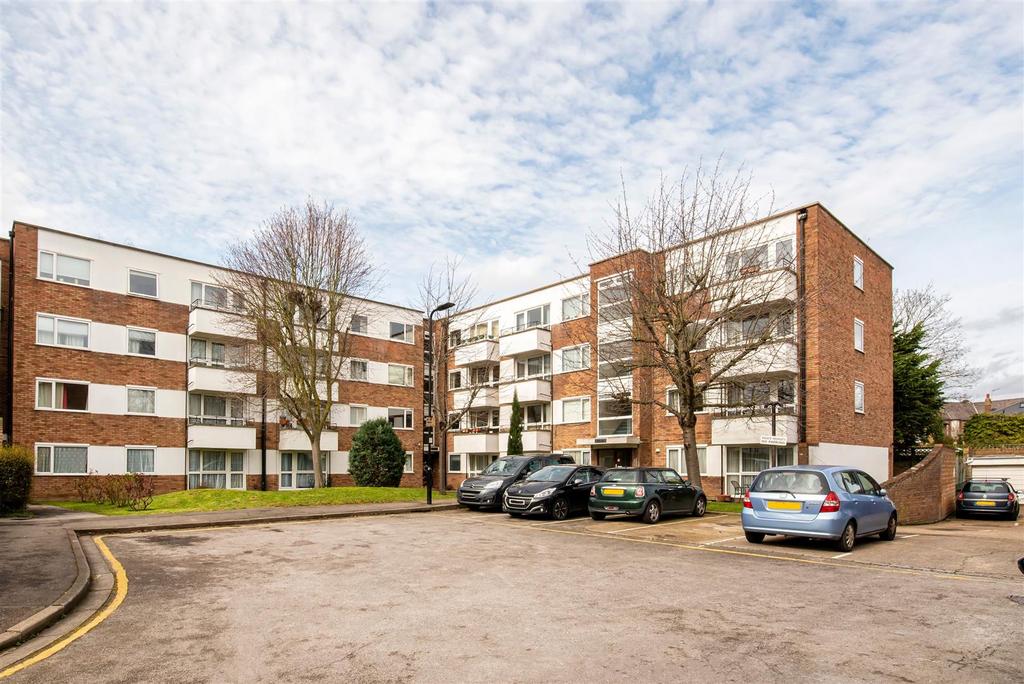 Balmain Close, Grange Road, Ealing, W5 2 bed ground floor flat £500,000