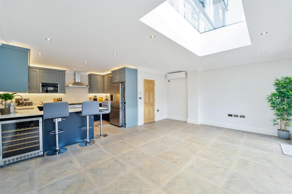 Chalfont Way, Ealing, London 5 bed semidetached house for sale £