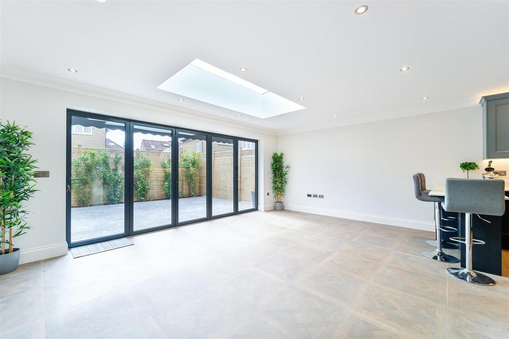 Chalfont Way, Ealing, London 5 bed semidetached house for sale £