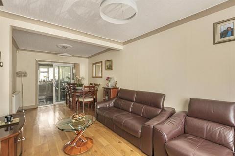 75 Carlyon Road, Hayes, UB4 0NS
