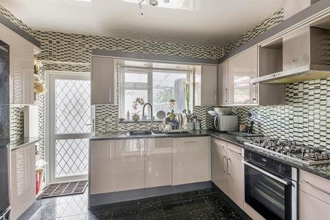 75 Carlyon Road, Hayes, UB4 0NS