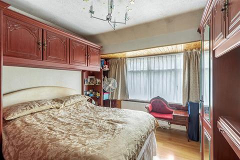 75 Carlyon Road, Hayes, UB4 0NS