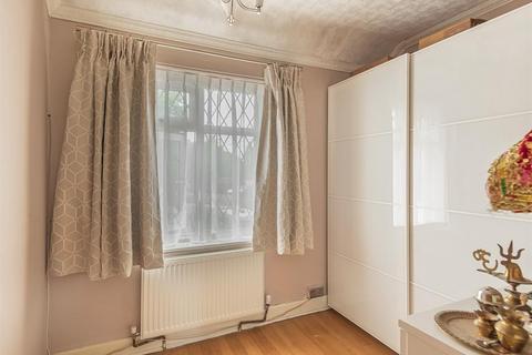 75 Carlyon Road, Hayes, UB4 0NS