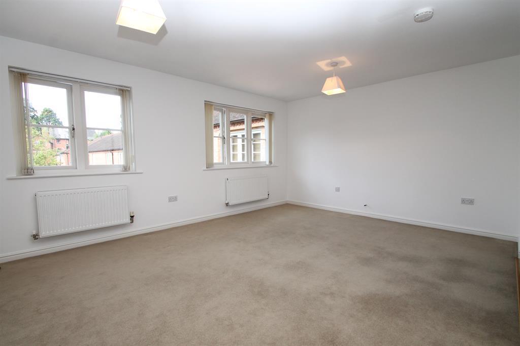 Mill Court, Alvechurch, Birmingham... 2 bed flat £850 pcm (£196 pw)