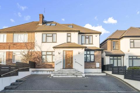 10 The Reddings, London, NW7 4JR
