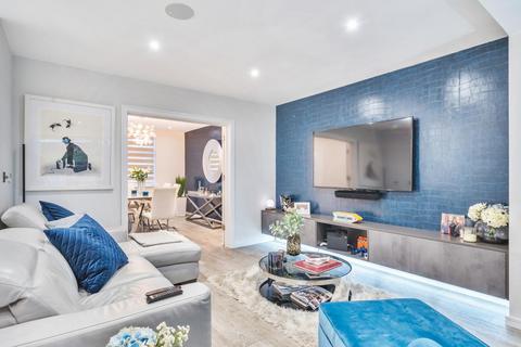 10 The Reddings, London, NW7 4JR