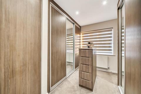 10 The Reddings, London, NW7 4JR
