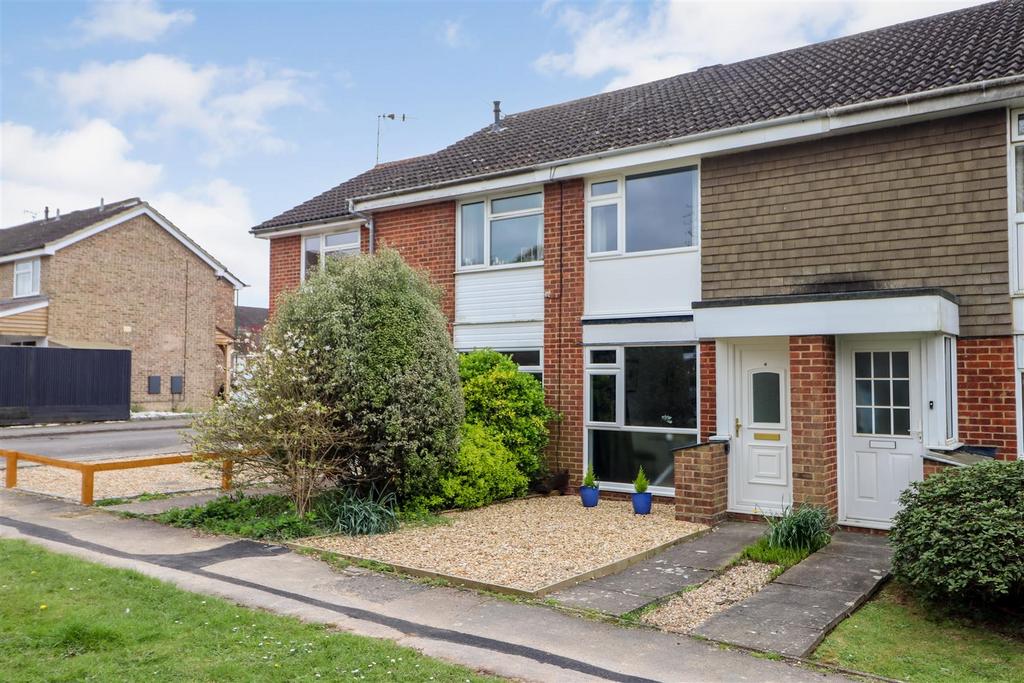 Sycamore Avenue, Horsham 2 bed terraced house for sale £330,000