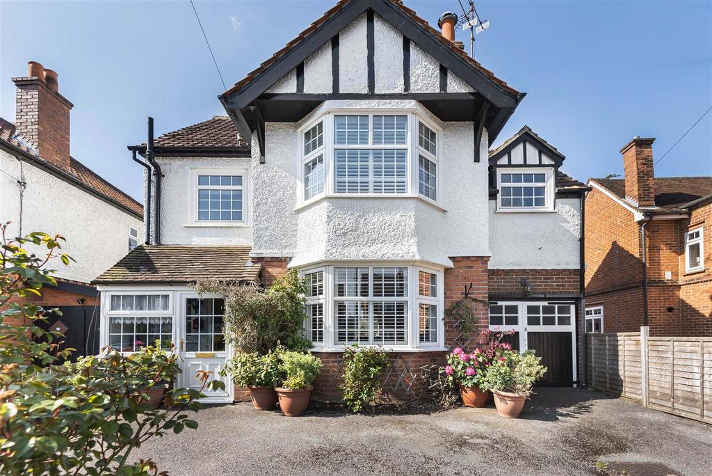 Buxton Avenue, Caversham, Reading 3 bed detached house for sale £765,000