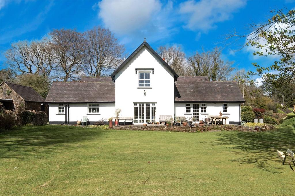 The Rhos, Haverfordwest, Pembrokeshire, SA62 3 bed detached house for