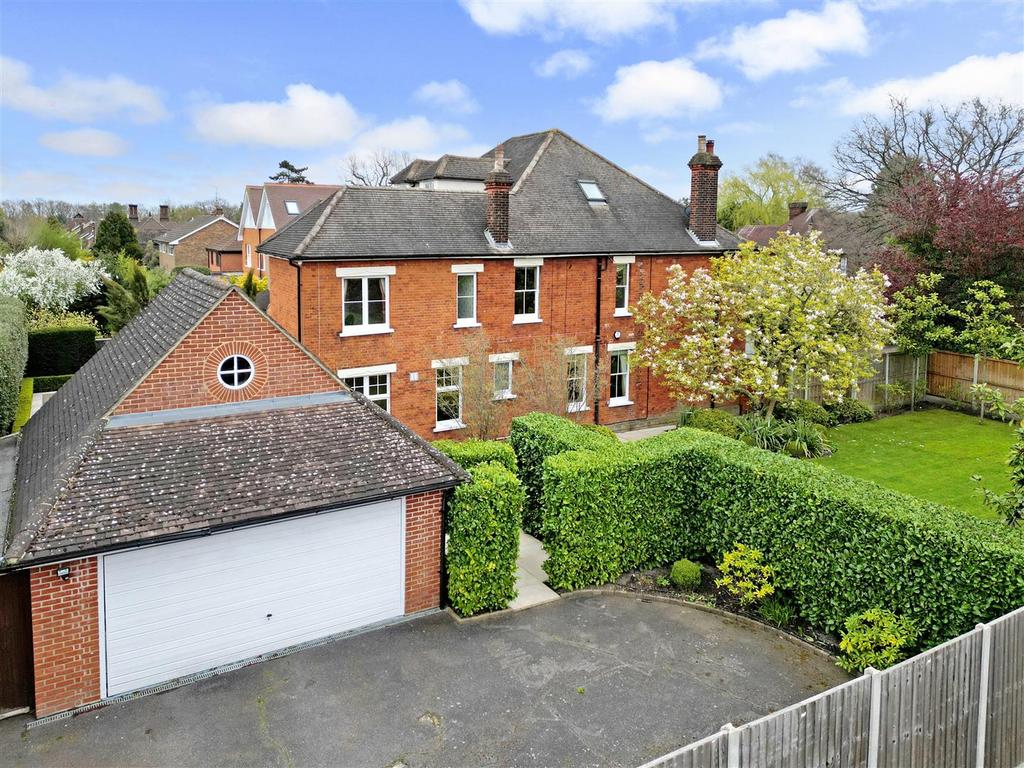 Priests Lane, Shenfield, Brentwood 6 bed detached house £1,900,000