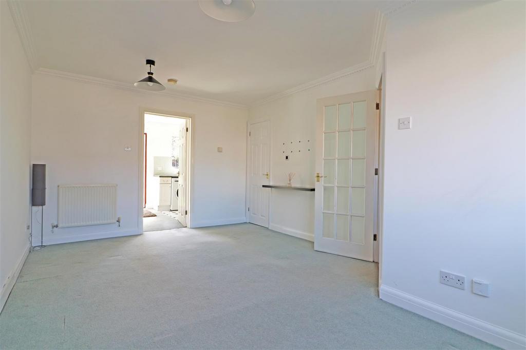 Abinger Drive, Redhill 2 bed terraced house £400,000