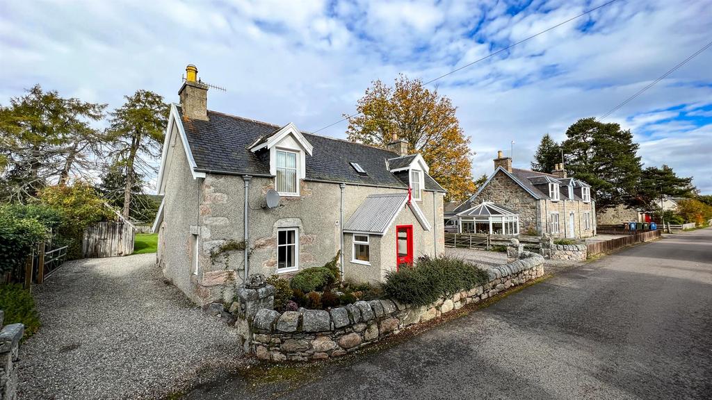 Carr Road, Carrbridge 3 bed detached house £350,000
