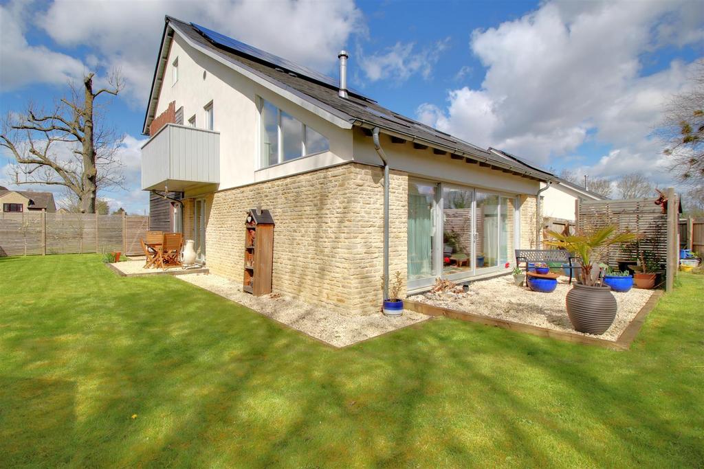 Upton Lane, Brookthorpe, Gloucester 4 bed detached house for sale £