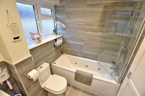 6 Bisley Close, Bicester, OX26 4XF