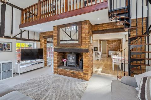 4 bedroom link detached house for sale - High Street, Henlow, SG16