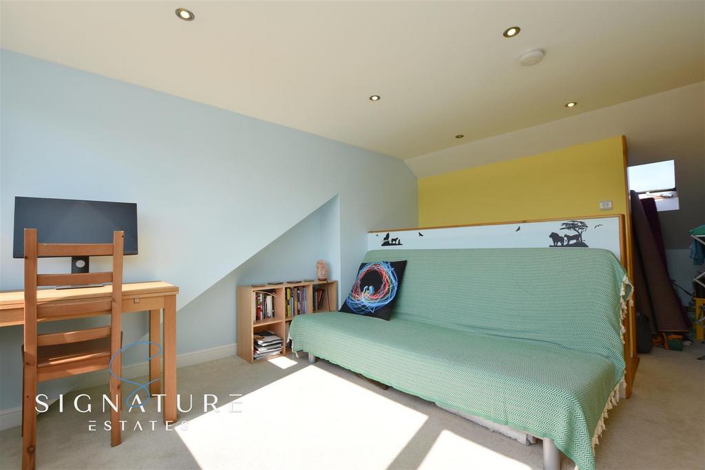 Loft Room (1).jpg