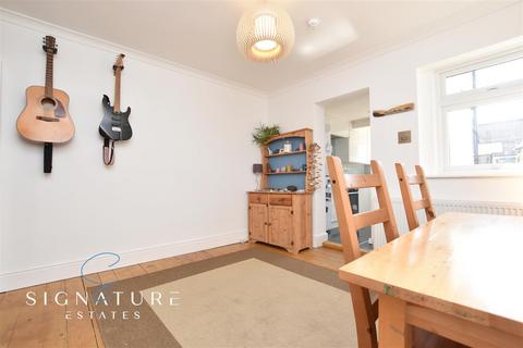 17 Seaton Road, London Colney, St Albans, AL2 1RL
