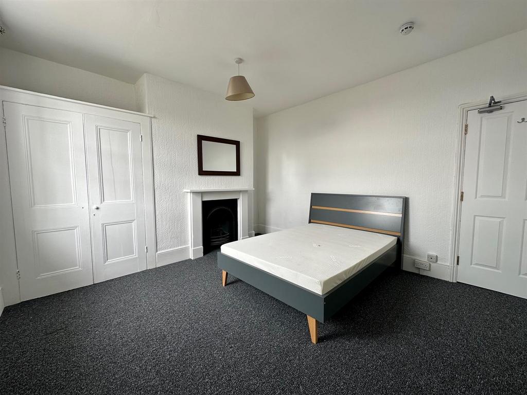 Room 2.jpg