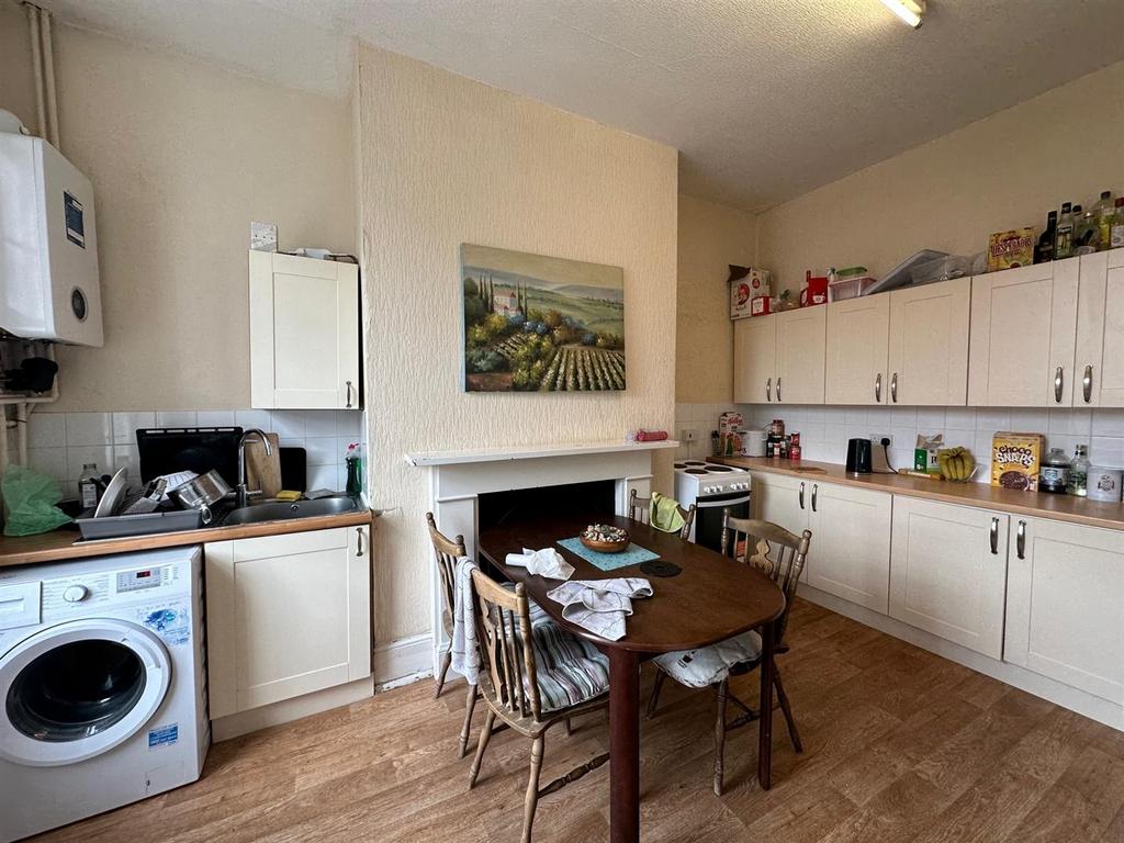 Room 2 kitchen.jpg