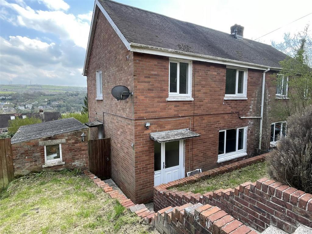 Ffordd Aneurin, Pontyberem, Llanelli 3 bed semidetached house £625