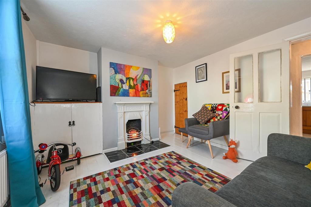 Orchard Street, Chichester 2 bed end of terrace house £329,000
