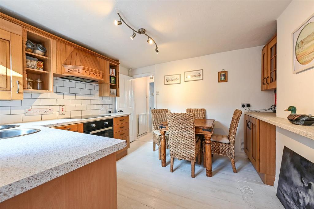 Orchard Street, Chichester 2 bed end of terrace house £329,000