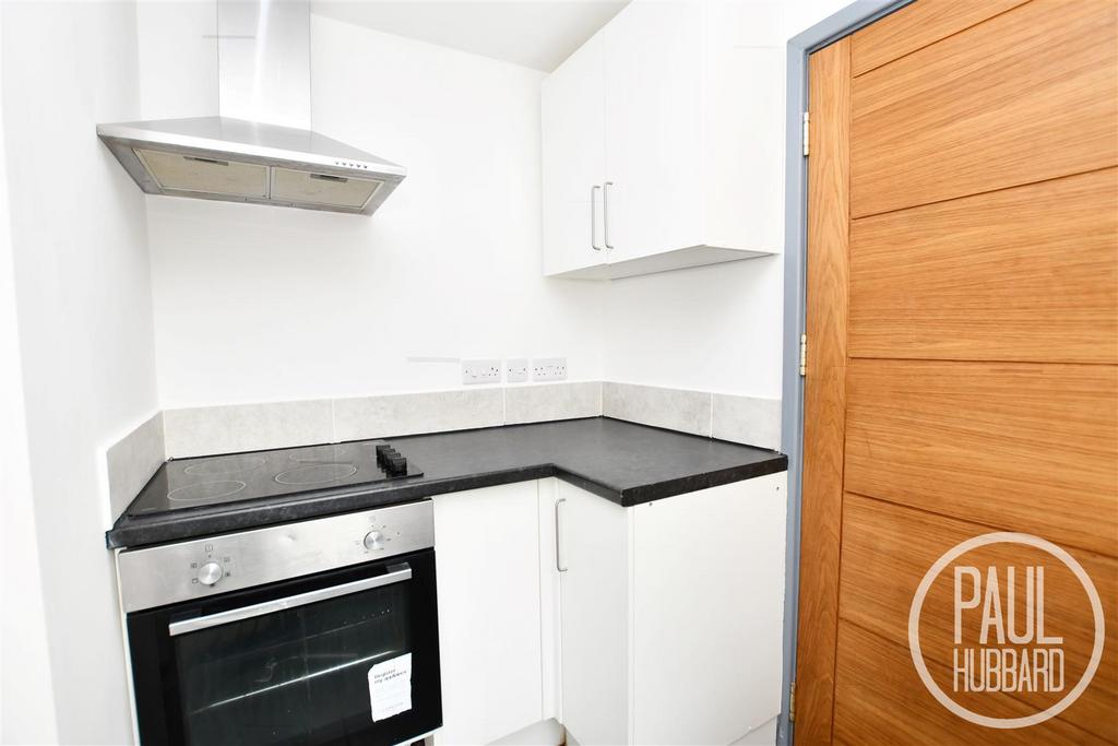 Beresford Road, Lowestoft, Suffolk 1 bed apartment £495 pcm (£114 pw)
